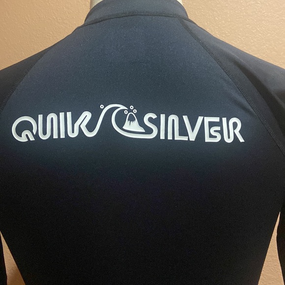 Quiksilver Rashguard - Picture 3 of 7